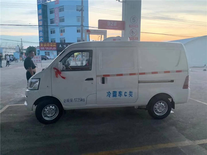 国六长安v3面包型冷藏车